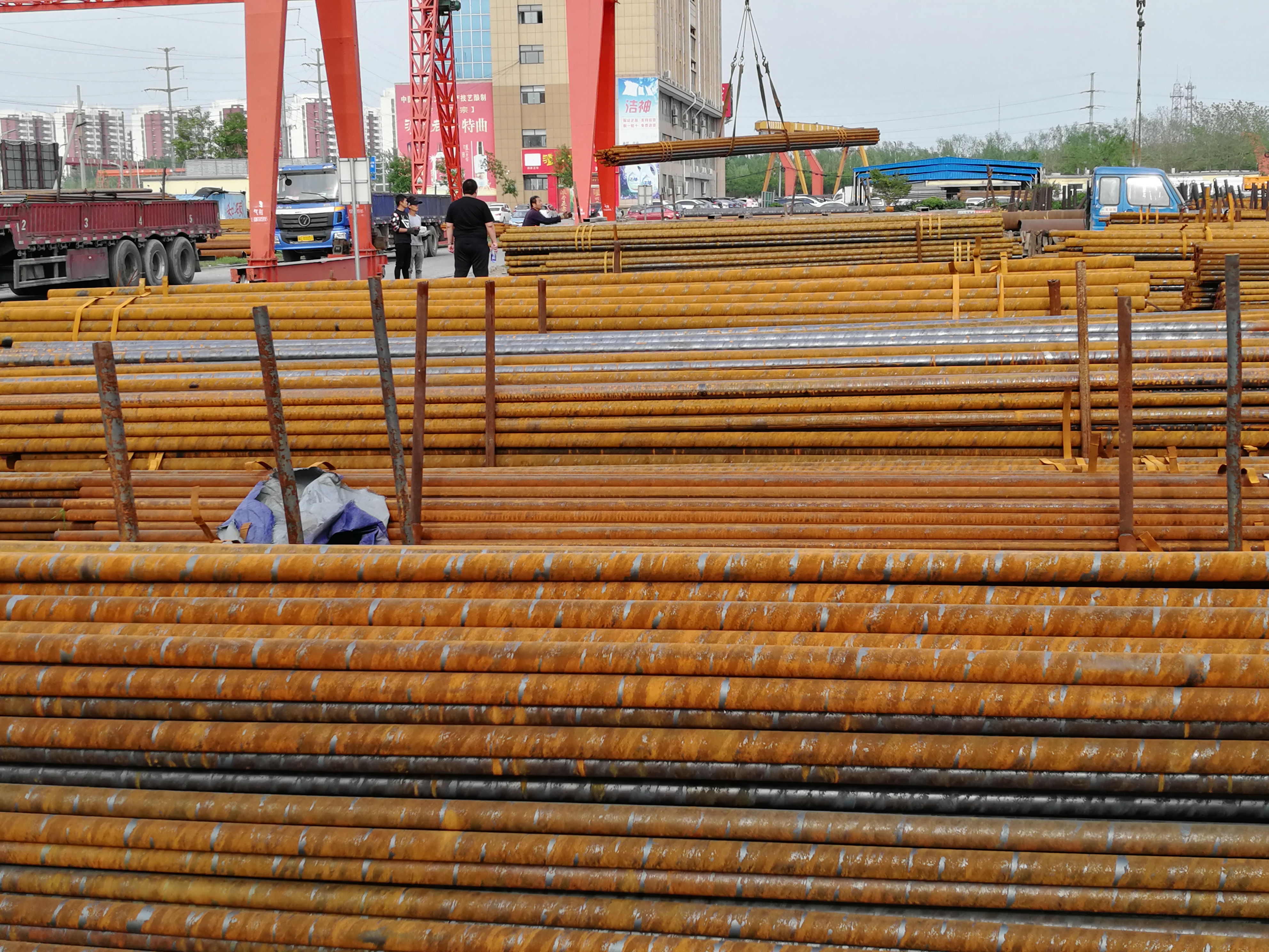 無(wú)縫鋼管裝車(chē)